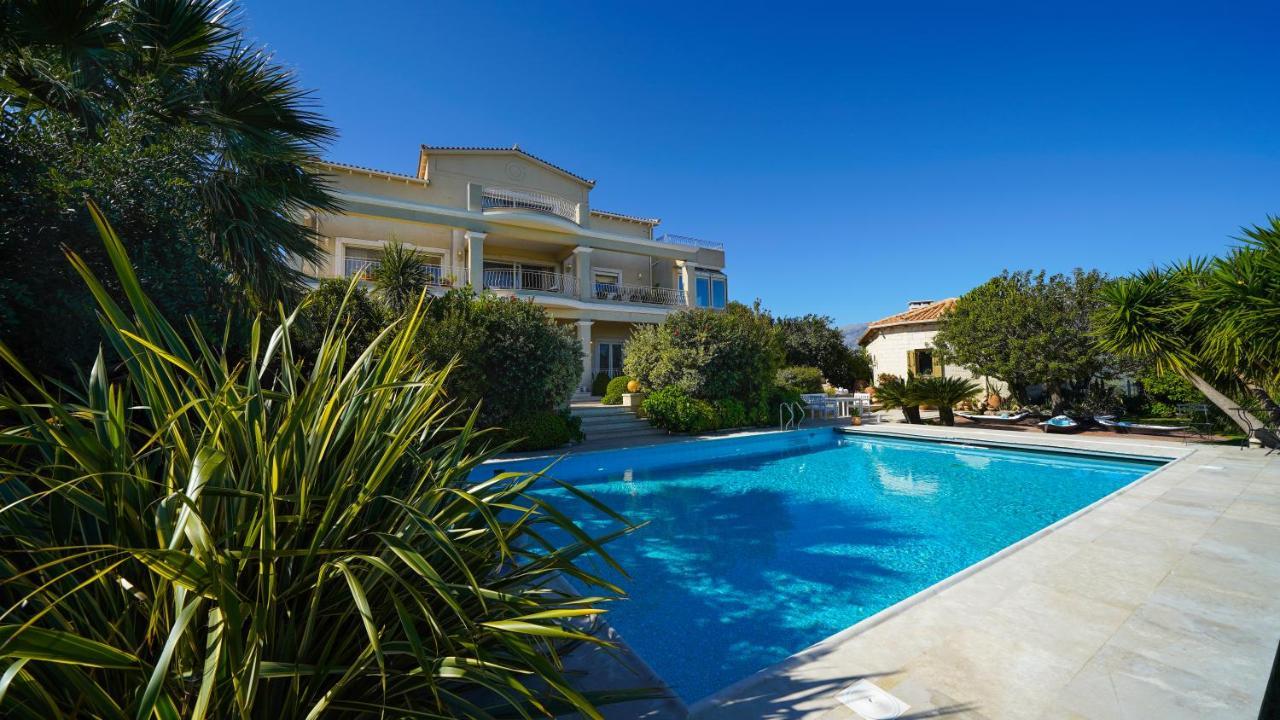 Luxury Villa Allure Dhafnes エクステリア 写真
