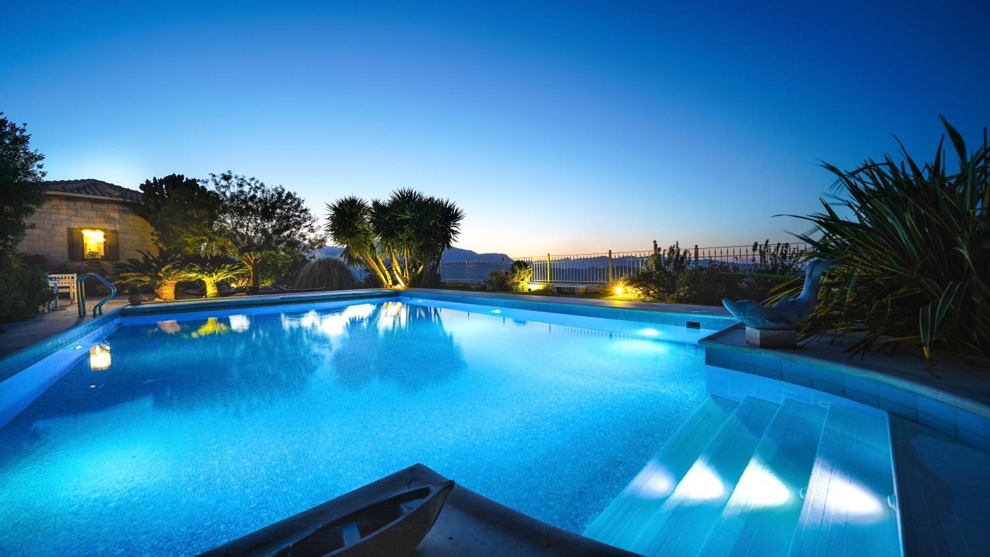 Luxury Villa Allure Dhafnes エクステリア 写真