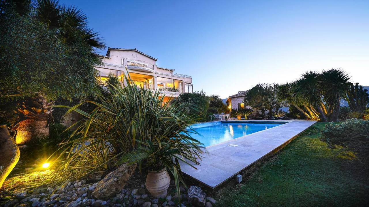 Luxury Villa Allure Dhafnes エクステリア 写真