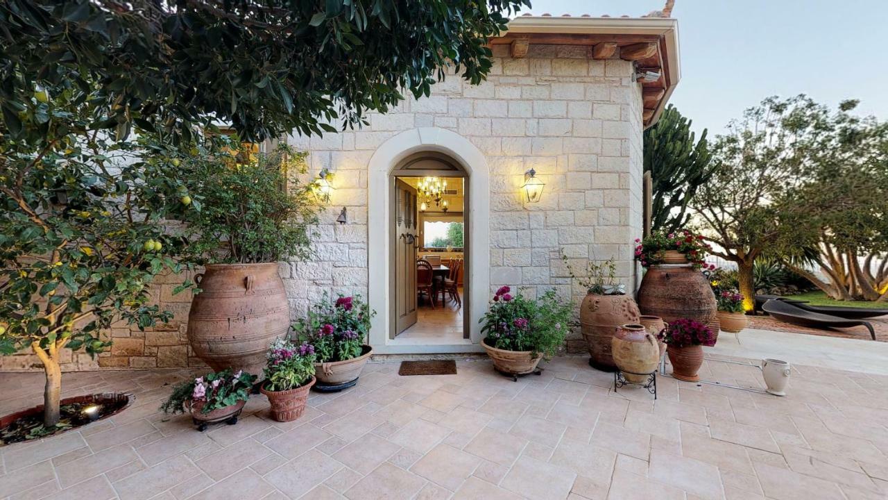 Luxury Villa Allure Dhafnes エクステリア 写真