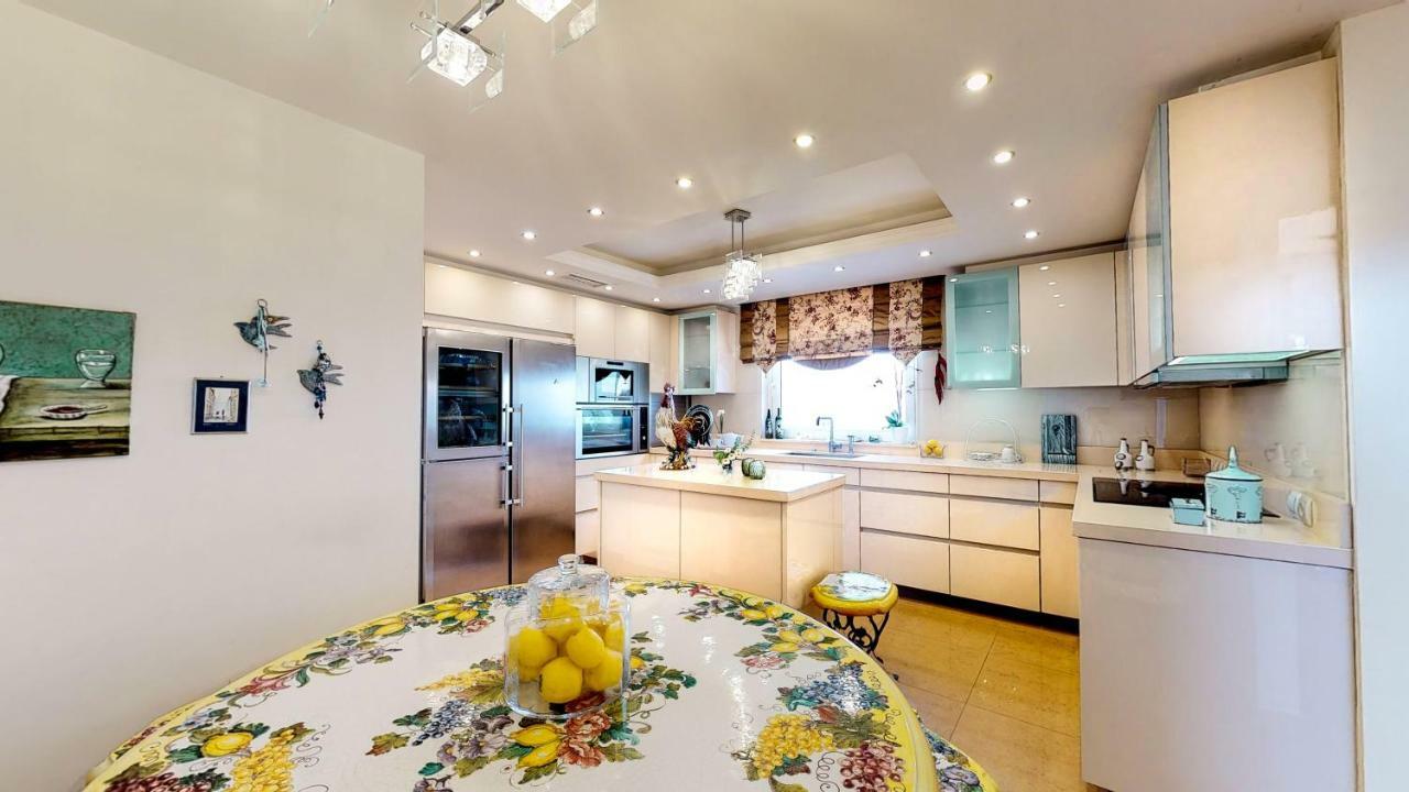 Luxury Villa Allure Dhafnes エクステリア 写真